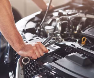muscular-car-service-worker-repairing-vehicle_146671-19605